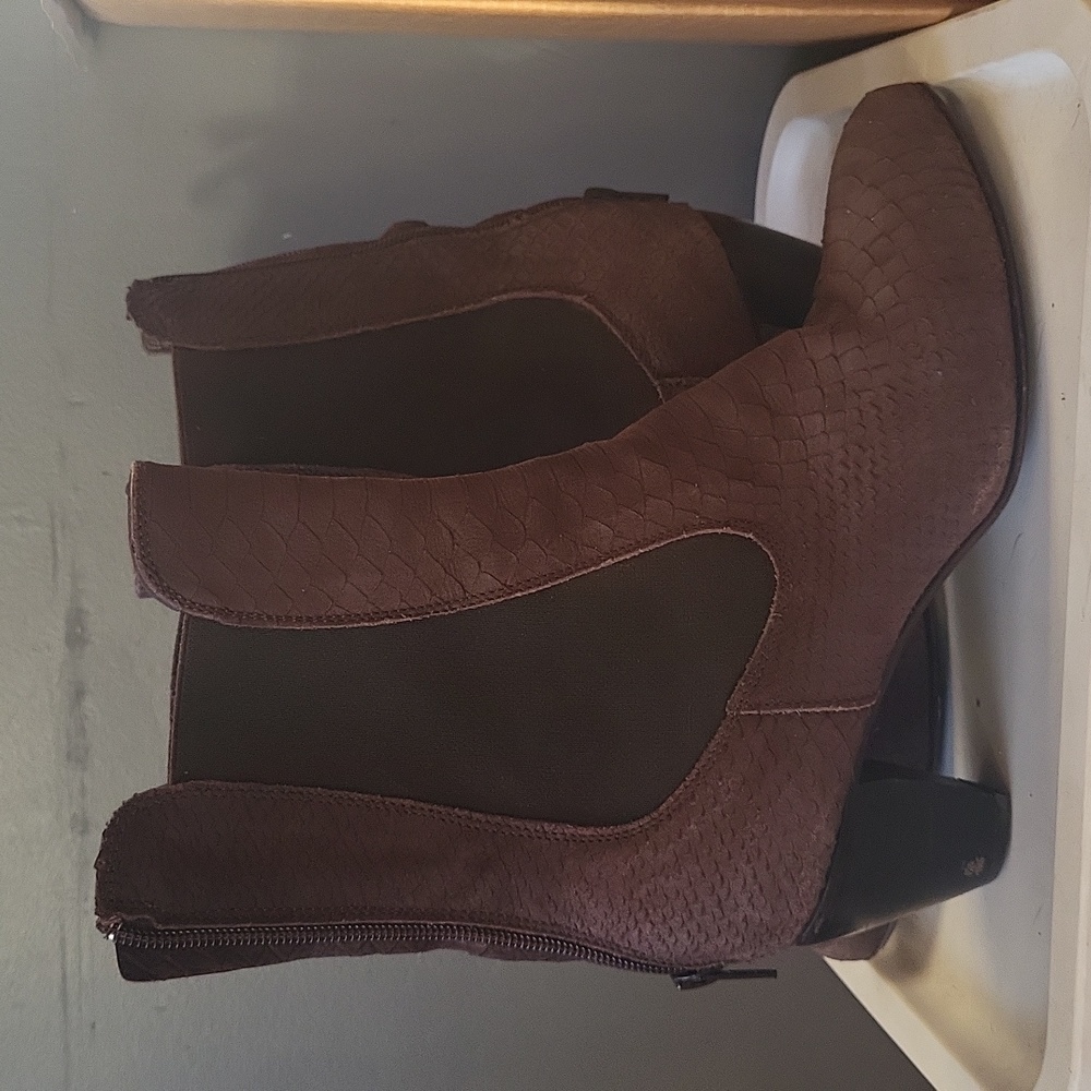 AGL Attilio Giusti Leombruni Women's Brown Textured Leather Boot SZ 37 / US 6.5